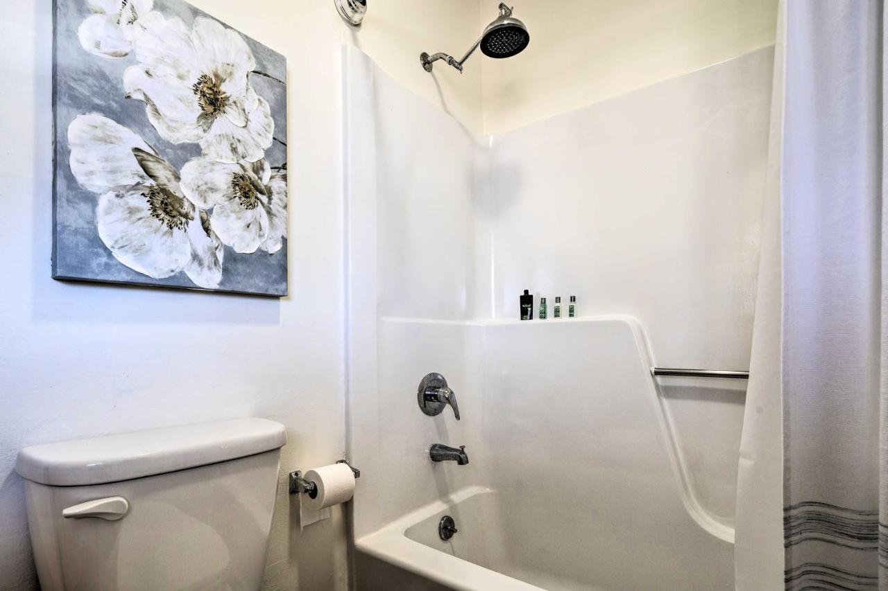 Lake Lure Studio With Private Balcony And Pool Access! Extérieur photo