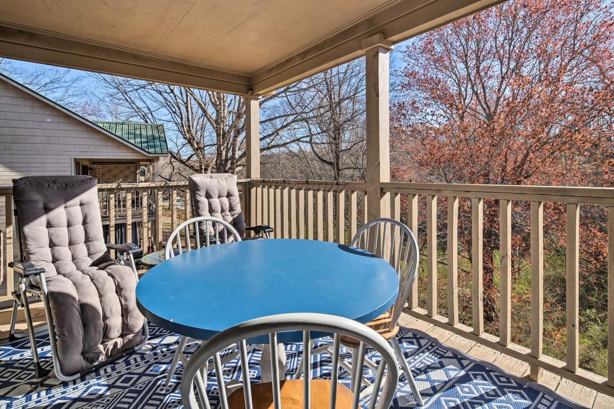 Lake Lure Studio With Private Balcony And Pool Access! Extérieur photo