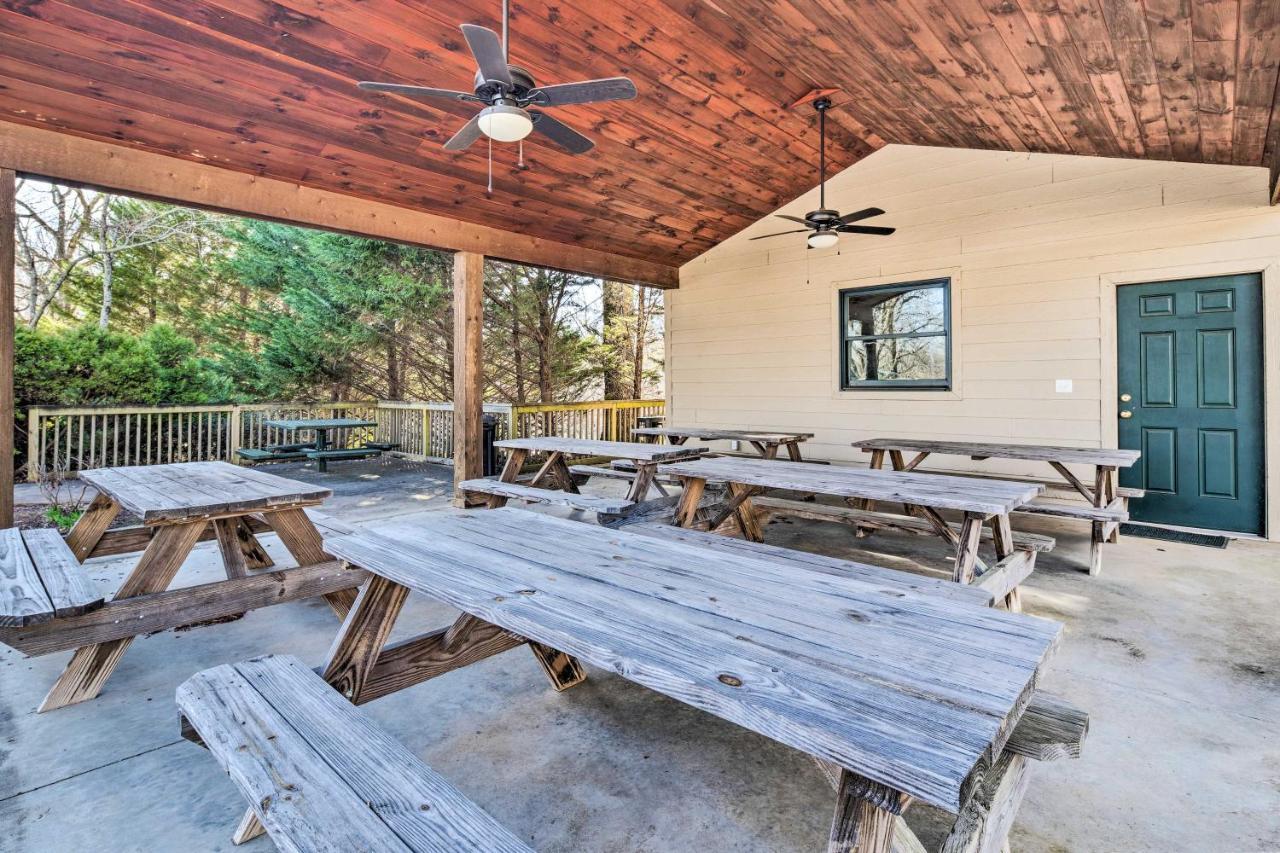Lake Lure Studio With Private Balcony And Pool Access! Extérieur photo